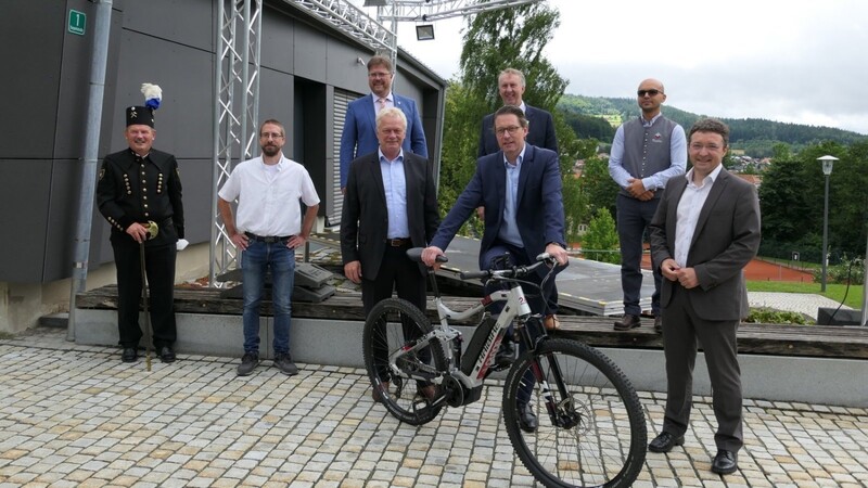 Andreas Scheuer am E-Bike: In Bodenmais erkundigte sich der Bundesverkehrsminister über den UrlaubsortBodenmais.