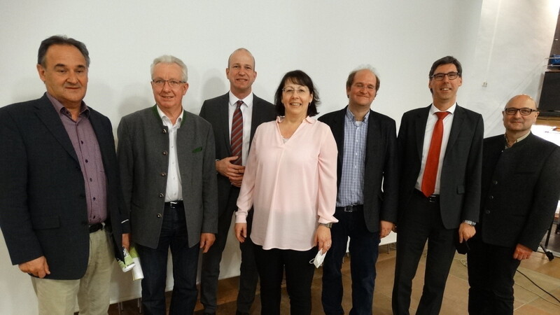 Die Neugewählten von links: Hans Sagstetter, Hans Schedlbauer, Clemens Kink, Andrea Höcht-Willén, Dr. Thomas Späth, Dr. Olaf Sommerfeld, Dr. Christoph Günther.