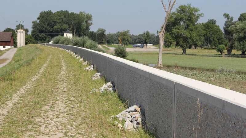 Auf 300 Meter Länge ist die Hochwasserschutzmauer fertiggestellt.