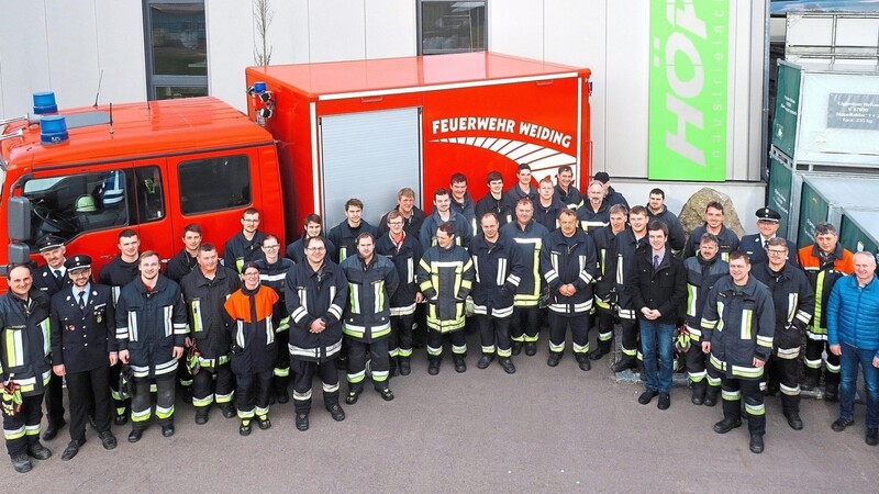 35 Feuerwehrleute aus den gemeindlichen Wehren Weiding, Dalking und Pinzing-Friedendorf sowie aus der Stadtteilfeuerwehr Windischbergerdorf stellten sich am Samstagnachmittag einer herausfordernden Prüfung in Sachen Technischer Hilfeleistung.