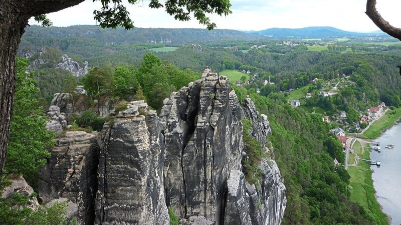 Naturliebhaber können sich dem Charme, den die bizarren Felsformationen in der Sächsischen Schweiz versprühen, nicht entziehen.