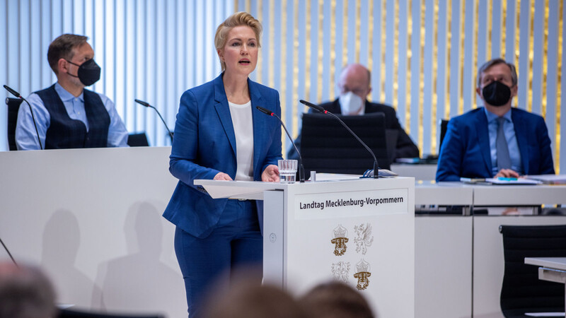 Manuela Schwesig (SPD), die Ministerpräsidentin von Mecklenburg-Vorpommern, gibt im Landtag von Mecklenburg-Vorpommern ihre Regierungserklärung ab.
