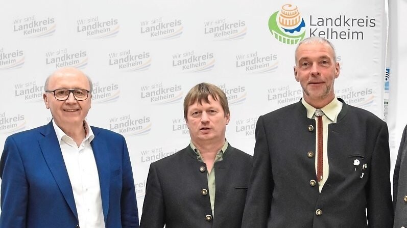 Funktionsehrung: Hans Winner und Klaus Grothe wurden von Bodomar Puttenhausen ausgezeichnet.
