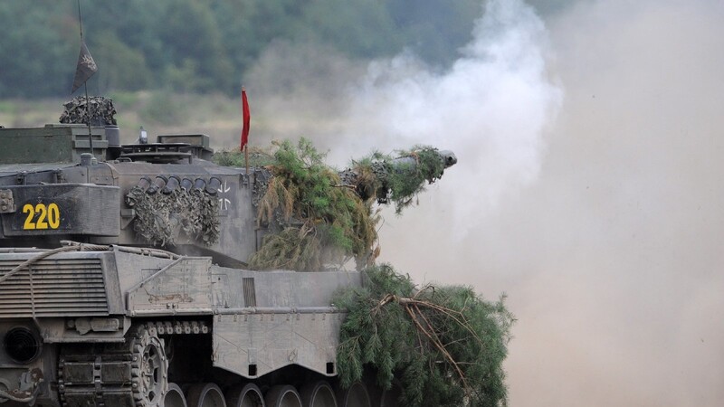 Noch bis zum Sommer schulen Ausbilder der Panzerbrigade 12 Ukrainer unter anderem am Kampfpanzer Leopard 2 - sechs Tage die Woche von 8 bis 20 Uhr .