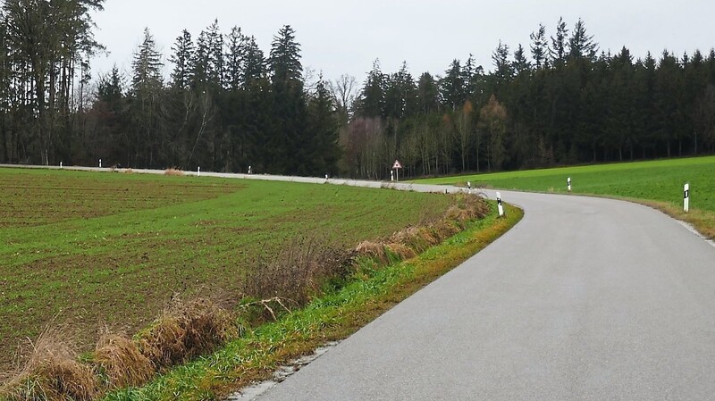 Auf der Gemeindeverbindungsstraße Plaika-Lichtenhaag soll eine Geschwindigkeitsbeschränkung auf 70 Stundenkilometer erfolgen.