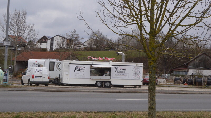 Die Aufstellung des Pizzawagens in der Landshuter Straße wurde vom Bauausschuss nachträglich gebilligt.