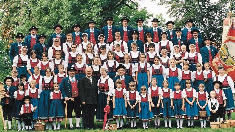 1996 wurde das 50-jährige Gründungsfest des Vereines in Verbindung mit dem Niederbayerischen Gautrachtenfest gefeiert.