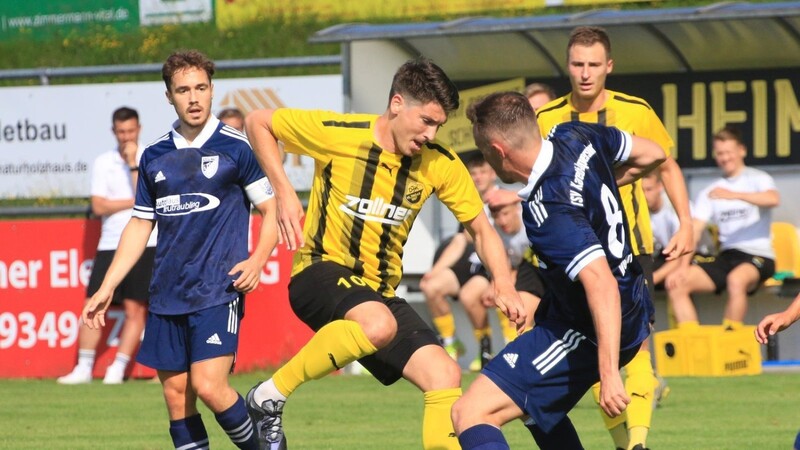 Ausgebremst worden sind die Vilzinger (gelbe Trikots) vom zwei Klassen niedriger spielenden TSV Kareth-Lappersdorf.