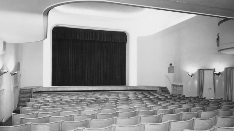 Das ehemalige Stadttheater war am Theresienplatz im Sparkassengebäude.