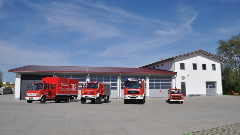 Das neue Gebäude ist Feuerwehrhaus und Bauhof zunter einem Dach
