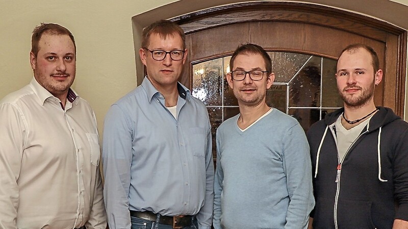 Erster Vorsitzender des MSC, Christian Jakob (v.l.) mit den drei Ersten der Vereinsmeisterschaft: Hans Werner, Tom Wagner und Thomas Jakob.