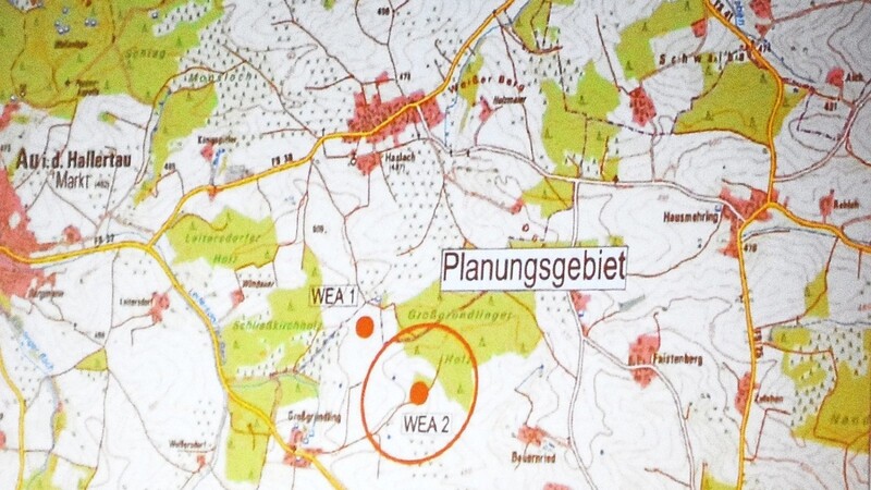 Die Karte zeigt die beiden ins Auge gefassten Standorte für die Windräder bei Großgründling; die WEA 2 liegt weiter südlich und damit mehr als einen Kilometer von Haslach auf Auer Seite entfernt.