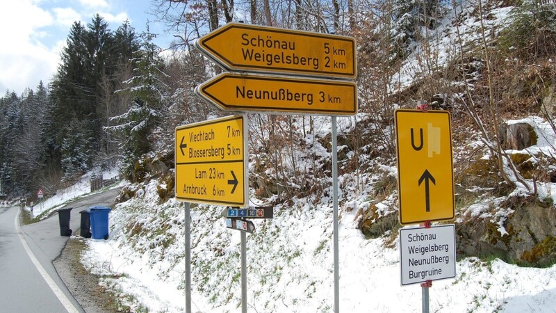 Wer von hier nach Weigelsberg, Neunußberg und Schönau möchte, muss ab sofort eine Umleitung in Kauf nehmen. Die Zufahrt nach Wiesing ist gesperrt.