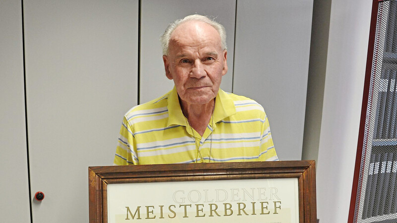 Mit dem Goldenen Meisterbrief gewürdigt hat die Handwerkskammer das Lebenswerk von Maurermeister Max Rodatus.