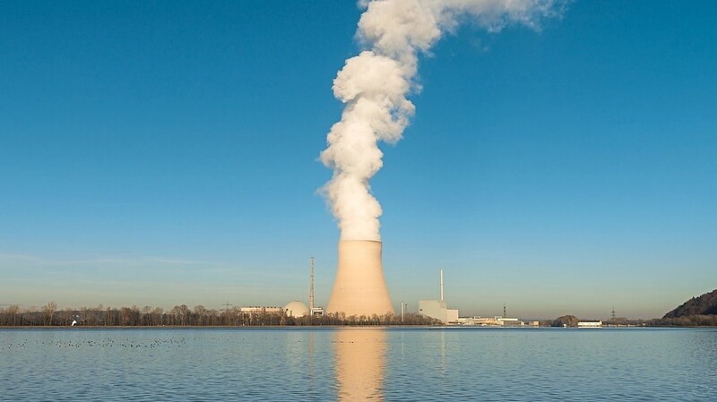 Zwar sollen die letzten Atomkraftwerke in Deutschland im Jahr 2022 abgeschaltet werden. Der in den vergangenen Jahrzehnten angefallene Atommüll muss jedoch in einem geologisch geeigneten Gebiet sicher endgelagert werden. Die schwierige Standortsuche wird am Freitag auch den Landshuter Stadtrat beschäftigen.
