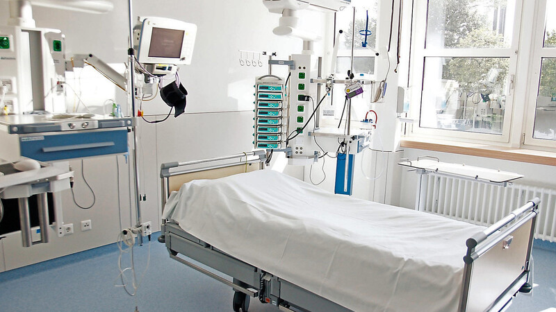 Das Archivbild zeigt ein Zimmer auf der Intensivstation im Klinikum Landshut. Inzwischen wird diese Station für Corona-Patienten genutzt.