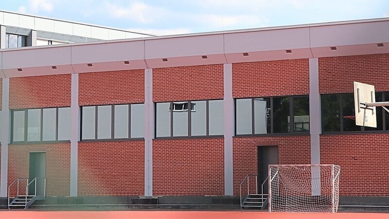 Für die Generalsanierung der Sporthalle am Moosburger Gymnasium bekommt der Landkreis einen staatlichen Zuschuss in Höhe von 250.000 Euro.