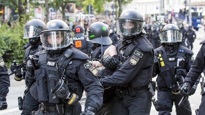 Die Polizei hatte beim Heimspiel des TSV 1860 gegen den Chemnitzer FC einiges zu tun. (Symbolbild)