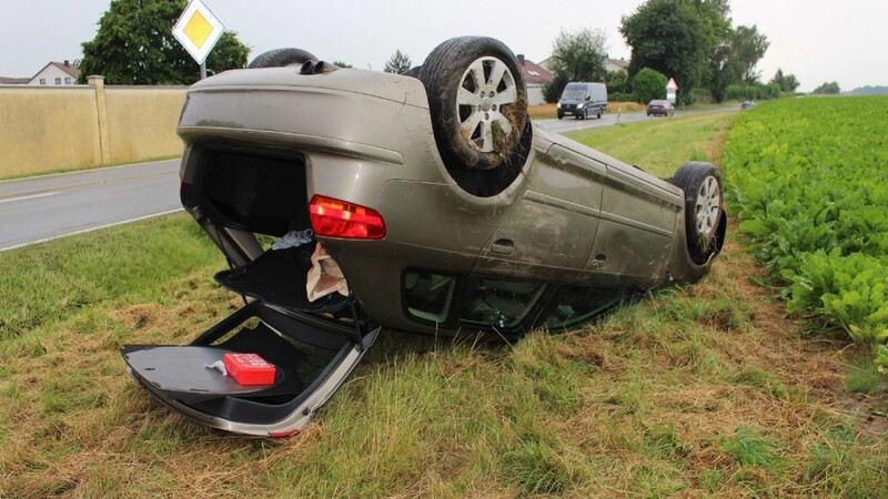 Bei einem Unfall in Alburg ist am Dienstagabend eine Autofahrerin leicht verletzt worden.