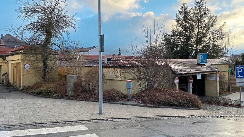 Seine Tage sind gezählt: das marode Parkhaus in Bad Kötzting wird durch einen Neubau ersetzt.