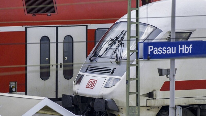Am Passauer Hauptbahnhof ist am Donnerstagabend eine unbekannte Substanz ausgetreten. (Symbolbild)