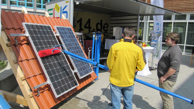 Solar-Paneele sollten ab und zu gereinigt werden.