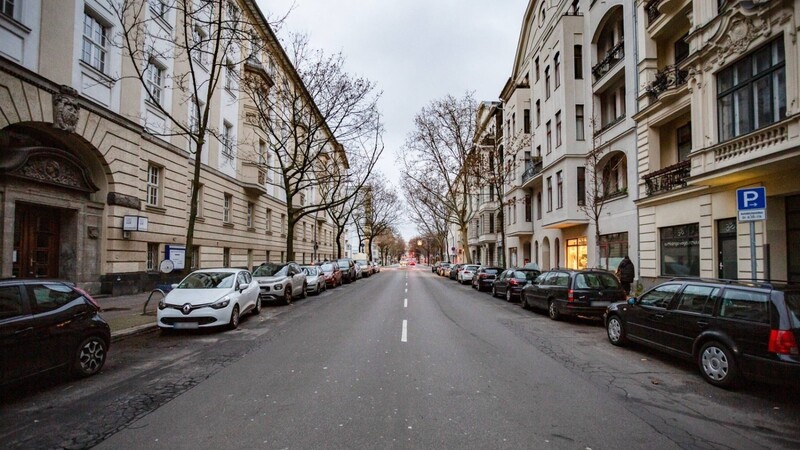 An der Pallasstraße in Schöneberg darf zum Jahreswechsel nicht geböllert werden. Hier hatt es in der Vergangneheit zum Jahreswechsel, immer wieder Angriffe auf Einsatzkräfte von Polizei und Feuerwehr gegeben.