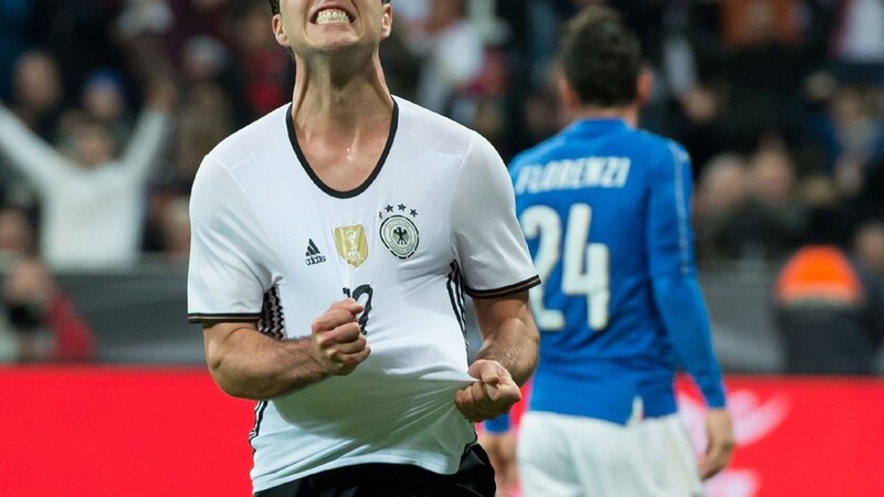 Die Freude muss raus: Mario Götze jubelt über seinen Treffer zum 2:0 gegen Italien.