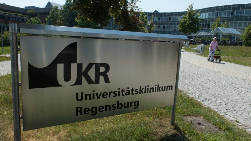 Aktuell müssen am Universitätsklinikum Regensburg 16 Corona-Patienten auf der Intensivstation behandelt werden.