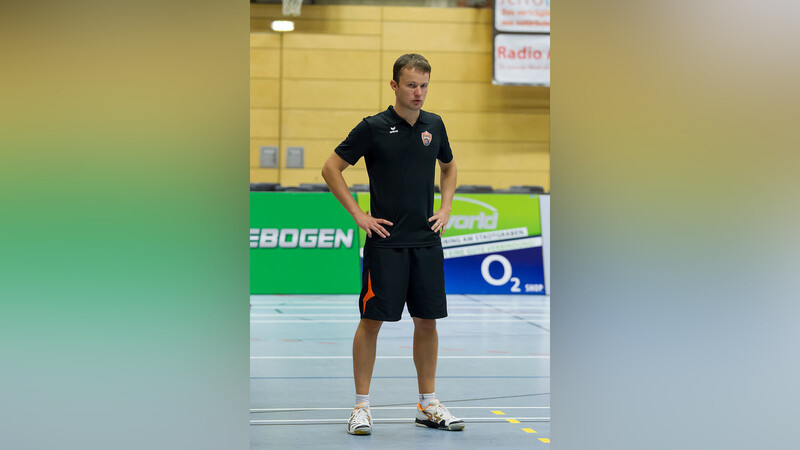 Andreas Urmann beendet am Ende der Saison seine erfolgreiche Zeit als 1. Trainer von NawaRo Straubing. Kommende Saison wird ein anderer Coach an der Seitenlinie stehen. (Foto: Harry Schindler)