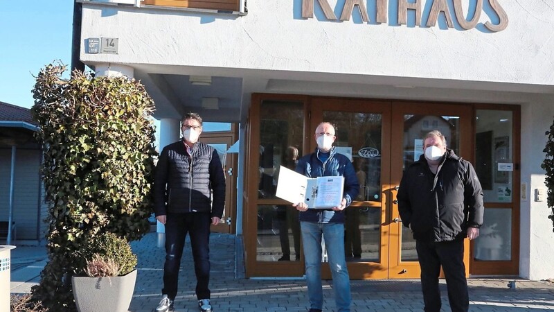 Martin Schweiger, Michael Kandlbinder und Harald Grill (von links) sammelten die Unterschriften für den Erhalt des Walder Bruckerls.