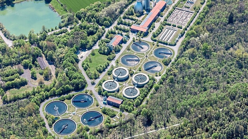 Das Klärwerk Landshut-Dirnau von oben: Dort werden täglich durchschnittlich rund 30 Millionen Liter Abwasser gereinigt.