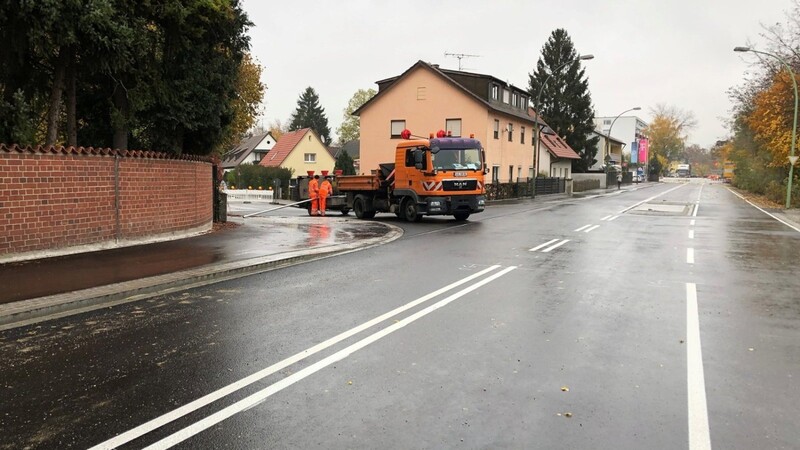Noch sind Restarbeiten zu erledigen, doch ab Freitagnachmittag ist die Hofmark-Aich-Straße wieder für den Verkehr freigegeben.