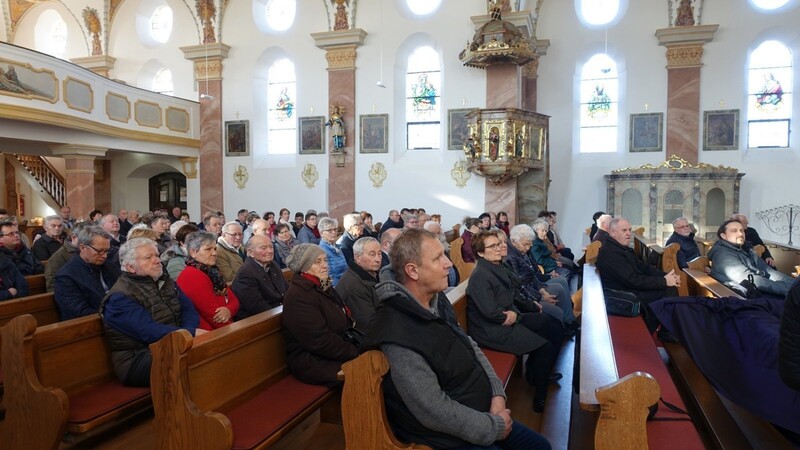 Viele aufmerksame Zuhörer fanden sich in der Pfarrkirche in Haidlfing ein.