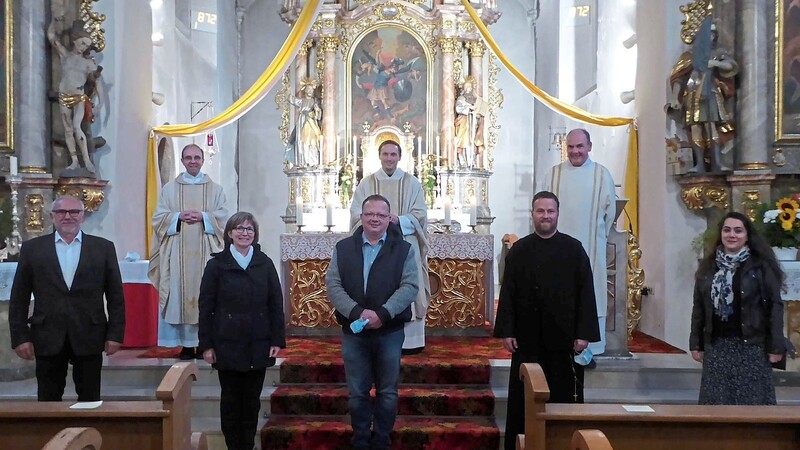 Diese Ordensleute und Laien werden in den kommenden Wochen in Donaustauf und Bach von Haus zu Haus gehen und mit den Menschen das Gespräch über den Glauben suchen.