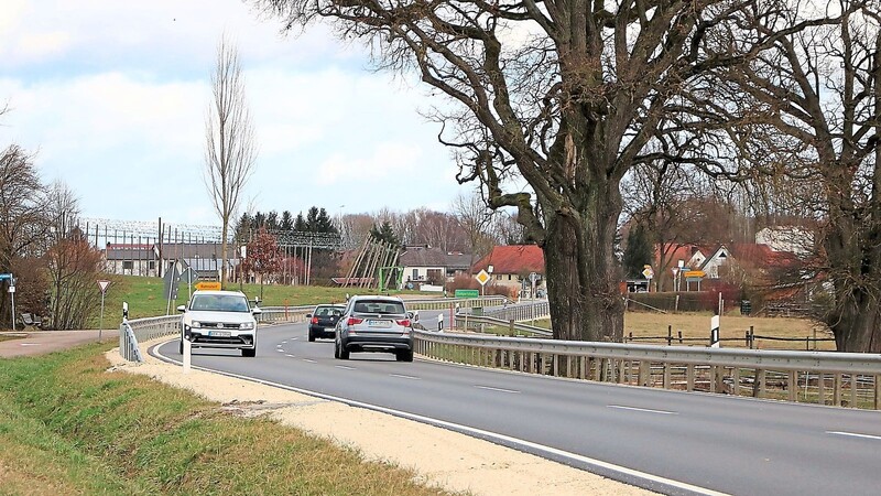 Um seiner Forderung nach einer Geschwindigkeitsbeschränkung auf der B 301 bei Gumpertshofen Nachdruck zu verleihen, will der Mainburger Stadtrat jetzt eine Resolution verfassen.