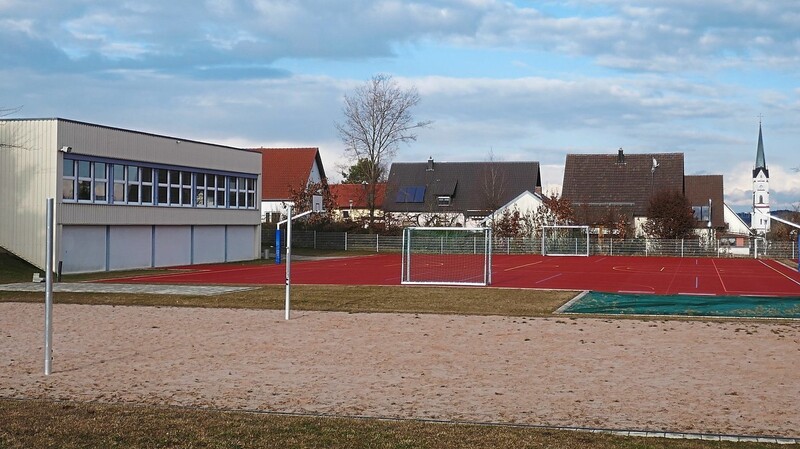 Der Neubau der Freisportanlagen an der Grund- und Mittelschule Gerzen ist bis auf den Bau eines Geräteraums mittlerweile abgeschlossen.