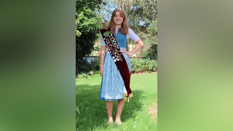 Lisa Kirschner wurde vergangenes Jahr auf dem Wallerfinger Volksfest zur Gurkenkönigin gekrönt. Nachdem dieses Jahr alle Volksfeste und Großveranstaltungen abgesagt wurden, wird überlegt, ihre Amtszeit zu verlängern.