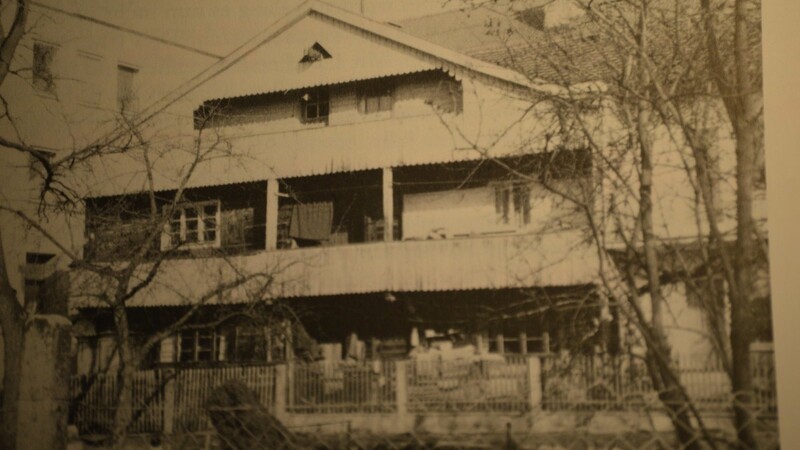 Das erste nachweisbare Schulhaus in der Marktgemeinde stand an der Stelle der heutigen Sparkasse.