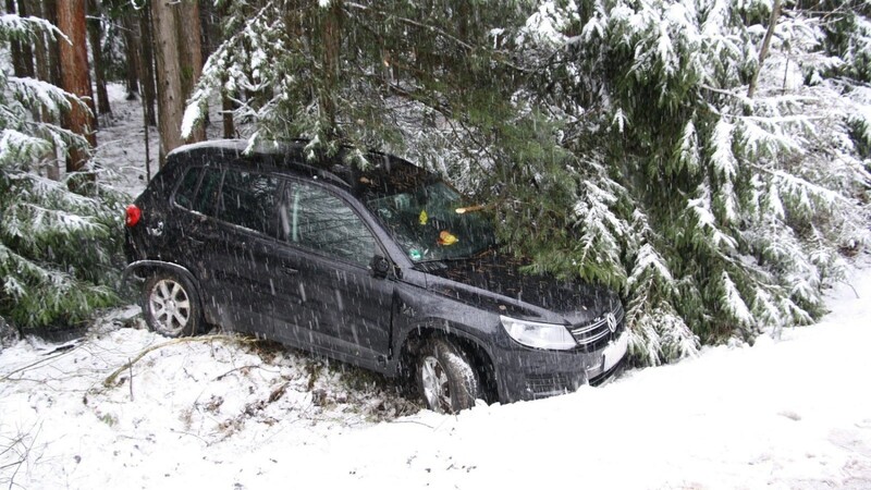 Der VW Tiguan des 43-Jährigen bliebt im Graben liegen. Verletzt wurde bei dem Unfall niemand.