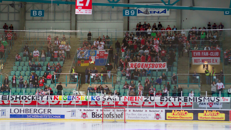 Eishockey in Regensburg sagt NEIN zu Extremismus. (Foto: Harry Schindler)
