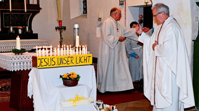 Traditionell werden am Fest Darstellung des Herrn die Kerzen gesegnet, die über das Jahr in der Kirche abgebrannt werden. Auch auf die Kerzen der Gläubigen wird dabei der Segen Gottes herabgerufen.