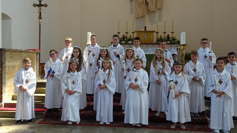 Die ersten 19 von insgesamt 38 Kommunionkinder durften am Sonntag ihre Erstkommunion feiern.