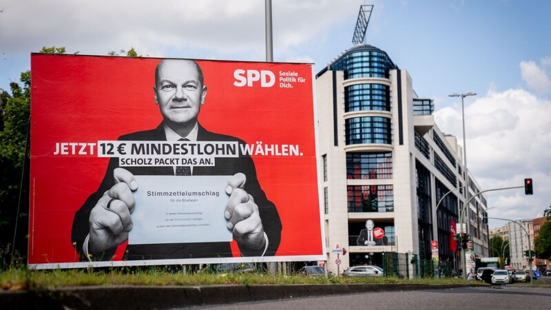 Im Wahlkampf hat die SPD damit geworben, den Mindestlohn auf zwölf Euro anheben zu wollen. Das Thema ist aber auch in Europa von Bedeutung: So sprechen sich die Sozialminister der EU-Staaten mehrheitlich für faire geregelte Mindeslöhne in Europa aus.