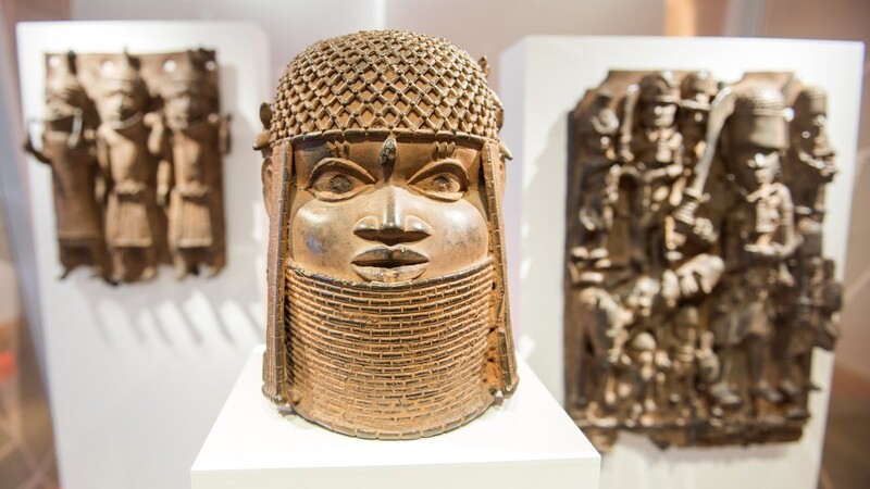Drei Raubkunst-Bronzen aus dem Benin in Westafrika waren auch schon im Hamburger Museum für Kunst und Gewerbe ausgestellt. Auch Berlin träumte von einer Ausstellung. Daraus wird nun nichts.