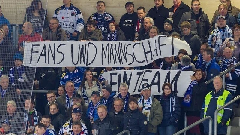"Fans und Mannschaft - ein Team" ist die Botschaft der Tigers-Fans. (Foto: Schindler)