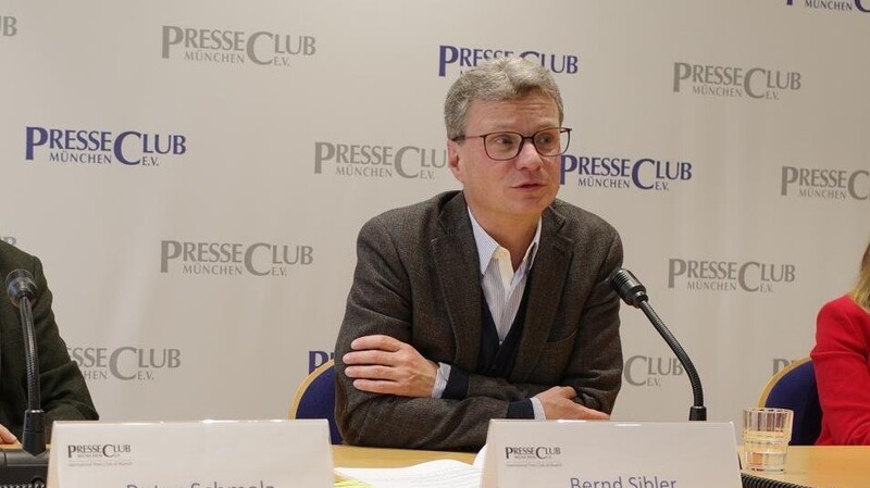 Bayerns Kunst- und Wissenschaftsminister Bernd Sibler beim Gespräch im Münchner Presseclub.