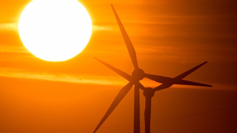 In Deutschland soll der Ökostrom aus Wind und Sonne schneller ausgebaut werden.