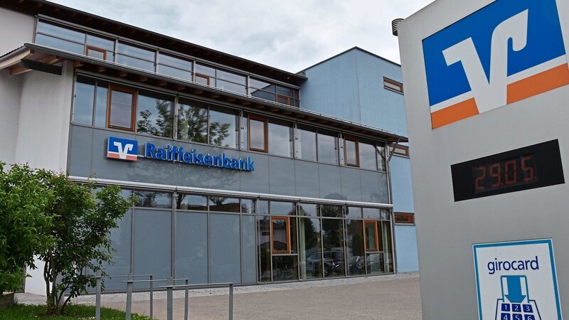 Der vertraute Name "Raiffeisenbank Hallertau" bleibt auch nach der Fusion mit Aiglsbach erhalten. Die Zentrale wird künftig in Rudelzhausen sein.