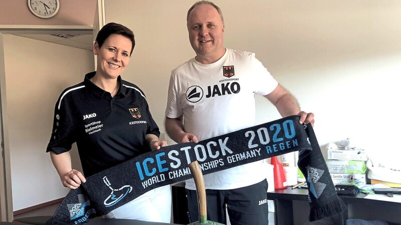 Heike und Stefan Wühr betreuen die Sportler des Deutschen Eisstockverbands (DESV).